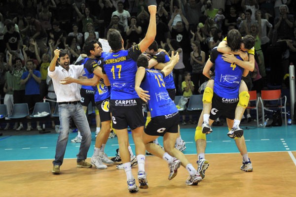 Volley Segrate 1978 (festeggia) Volley Segrate 1978 (festeggia)