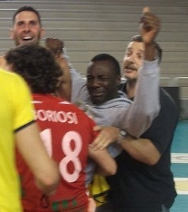 Okaka Carlo (piange)