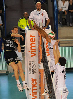 Urnaut Tine (attacco) Urnaut Tine (attacco)