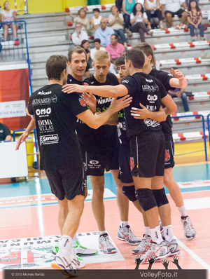 Sir Safety Perugia (abbraccio)