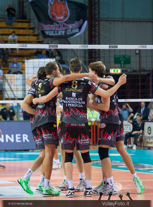 Sir Safety Perugia (abbraccio)