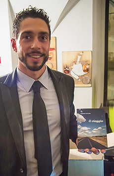 Antonio Corvetta con il suo libro