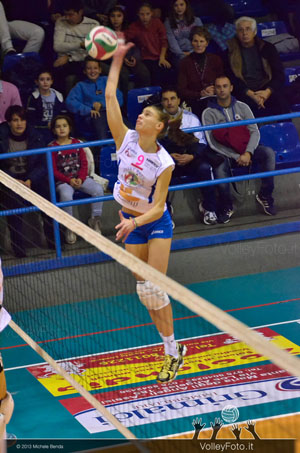 Mezzasoma Elisa (colpisce)
