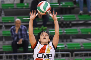 Tocca Irene (palleggia)