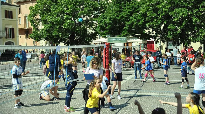 Trevi (minivolley in piazza)