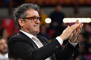 Sirci Gino (applaude)