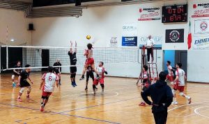 Il derby va alla School Volley
