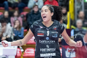 Santos Raymariely (esulta)