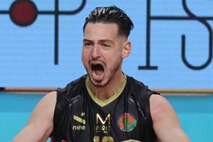 Darlaczi Ovidio (esulta)