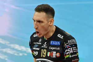 Russo Roberto (esulta)